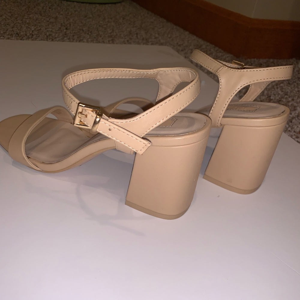 Size 7 tan heel